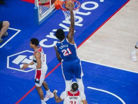 百家乐平台-恩比德48分 马克西11助0失误 没有哈登 他们更好？